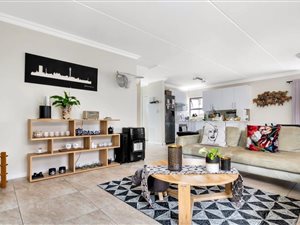 3 Bed Townhouse in Eagle Canyon Golf Estate