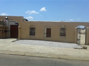 2 Bed House in Chiawelo