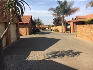 2 Bed Townhouse in Wierda Glen