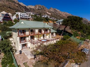5 Bed House in Gordons Bay Central