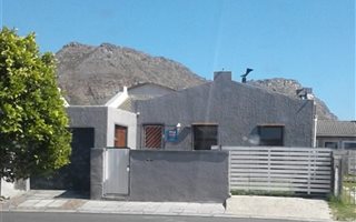 3 Bedroom House in Costa Da Gama