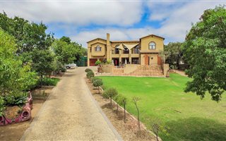 4 Bedroom House in Country Lane Estate