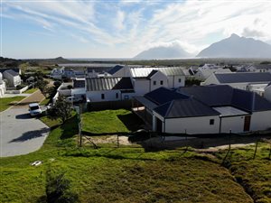 799 m² Land available in Bluewater Estate