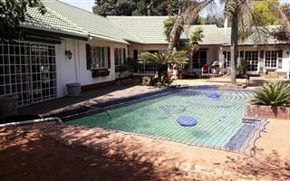 4 Bedroom House in Glen Marais