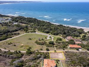 1000 m² Land available in Khamanga Bay