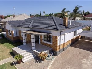 4 Bed House in Fishers Hill