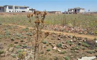 640 m² Land available in Aerorand