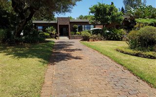 4 Bedroom House in Kloofendal