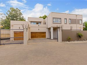 5 Bed Cluster in Senderwood