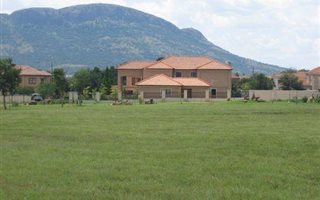 1500 m² Land available in Westlake Estate