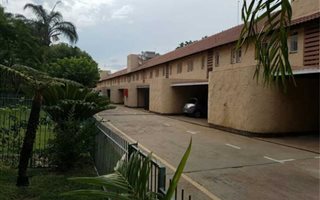 2 Bedroom Townhouse in Waterkloof Heights
