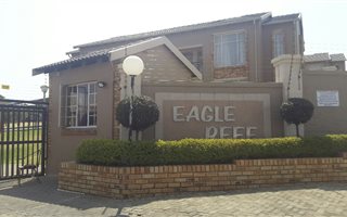 2 Bedroom Apartment in Laser Park