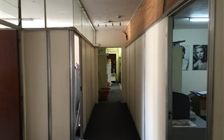 1300 m² Industrial space in Kew