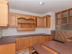 3 Bed Apartment in Springs Central