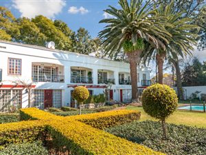 1 Bed Apartment in Saxonwold