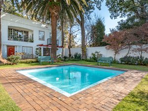 1 Bed Apartment in Saxonwold