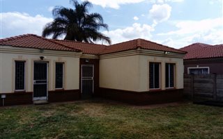 3 Bedroom House in Eloffsdal