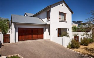 4 Bedroom House in Waterfall Country Village