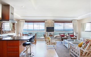 2 Bedroom Apartment in Bloubergstrand