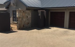 3 Bedroom Simplex in Meyersdal