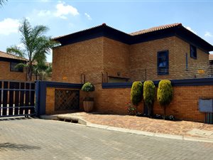 3 Bed Townhouse in Bartlett