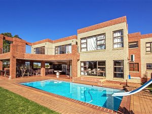 5 Bed House in Mooikloof Equestrian Estate