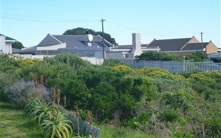 704 m² Land available in Kleinbaai