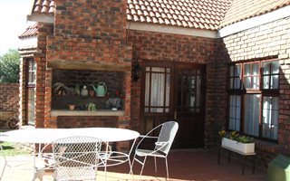 3 Bedroom Duet in Universitas