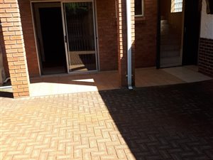 2 Bedroom Garden Cottage in Roosevelt Park