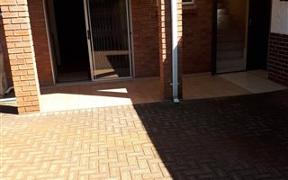2 Bedroom Garden Cottage in Roosevelt Park