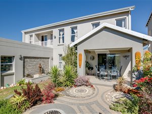 3 Bed Duplex in Blue Hills