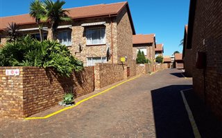 2 Bedroom Townhouse in Hennopspark