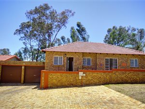 3 Bedroom Townhouse in Honeydew Ridge