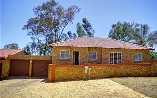 3 Bedroom Townhouse in Honeydew Ridge