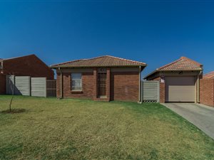 3 Bed House in Olievenhoutbosch