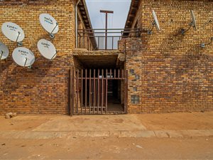 20 Bed House in Winnie Mandela