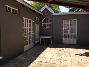 1 Bed Garden Cottage in Montgomery Park