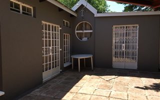 1 Bedroom Garden Cottage in Montgomery Park