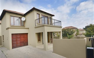 2 Bedroom Cluster in Kyalami Hills