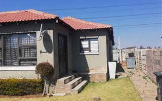 3 Bedroom House in Roodepoort West