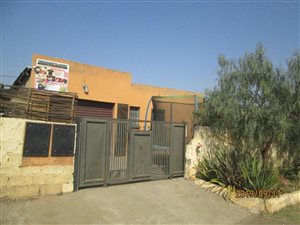 2 Bed House in Tsakane