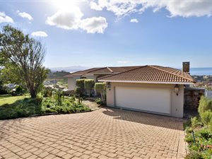 4 Bed House in Whale Rock Heights