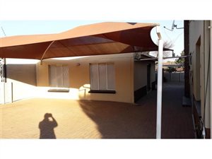 6 Bed House in Marlands