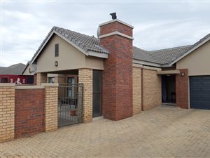 3 Bed Townhouse in Van Der Hoff Park