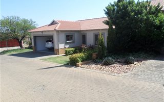 3 Bedroom Simplex in Woodhill