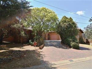 4 Bed House in Kloofendal