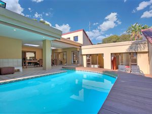 4 Bedroom House in Fourways Gardens