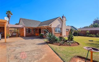 3 Bedroom House in Rhodesfield