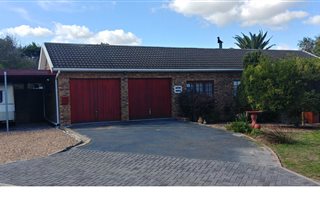 4 Bedroom House in Flamingo Vlei