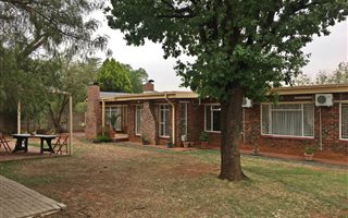 3 Bedroom House in Universitas